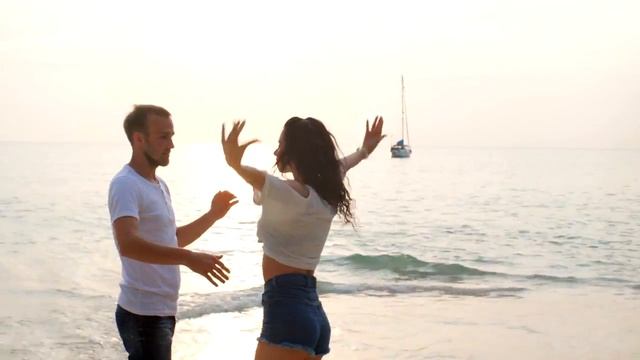 Бачата на диком пляже Пхукета смотреть онлайн