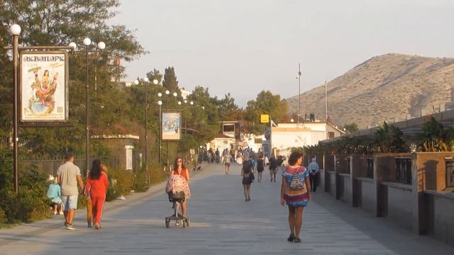 Крым, СУДАК 2020. Пляж, Набережная, Кипарисовая аллея в середине октября. Море теплое, погода радуе смотреть онлайн