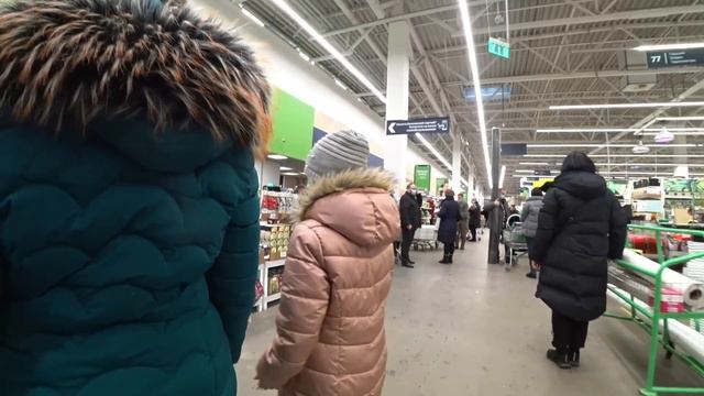 Всей семьёй в магазин🛒Что же мама себе купила❓ смотреть онлайн