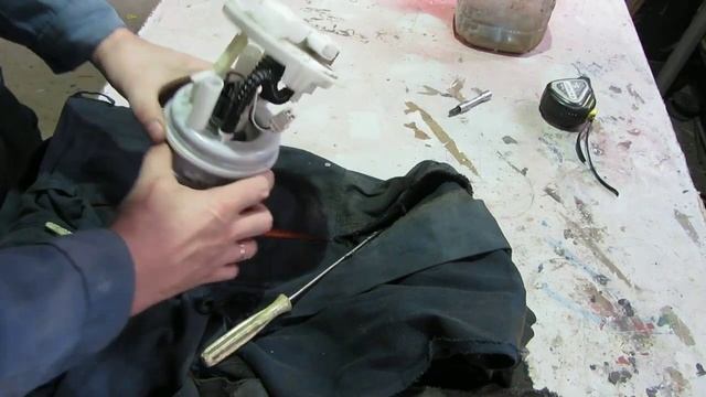 Замена топливного фильтра Лада-Ларгус. смотреть онлайн