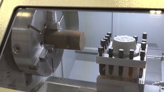 XL780 Large gap bed lathe with improved door смотреть онлайн