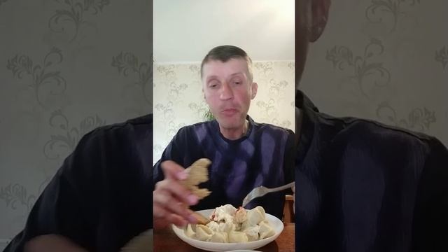 Обжор пельмени.