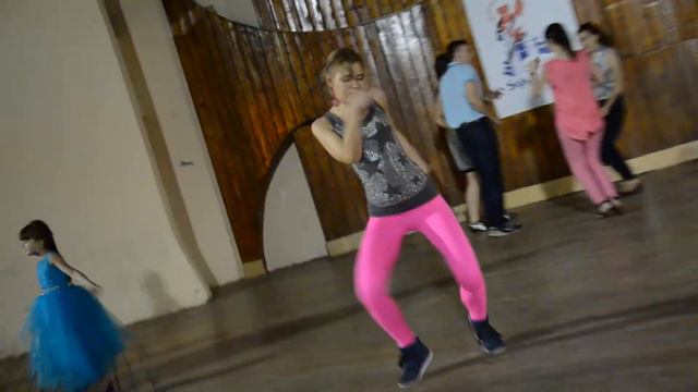 Для кого-то Рггетон, а кому-то и Zouk пошел ;) смотреть онлайн