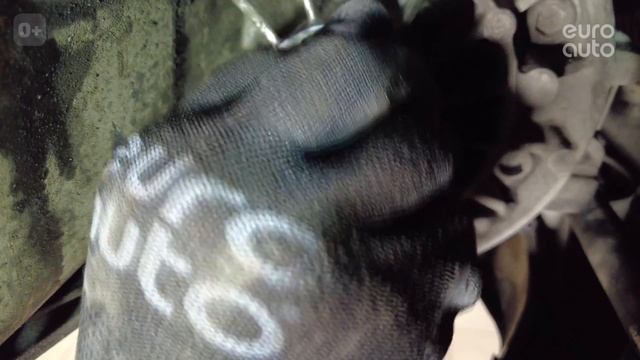 Как заменить сальник дифференциала. Мастер-класс от Евроавто. смотреть онлайн