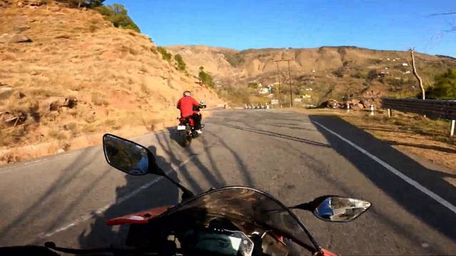 R15v4 vs Cb200x Full Comparison & Speed Test On Mountain Roads ? | Zaki U смотреть онлайн