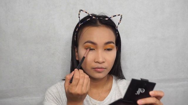 BRIGHT AND BOLD MAKEUP LOOK COLORFUL- ELF PALETTE смотреть онлайн