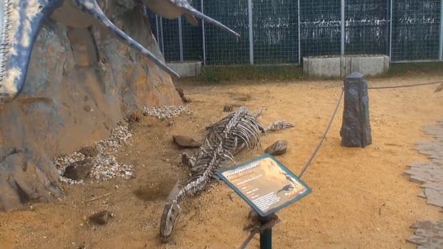 парк динозавров на крыше галереи Гарфа в Праге смотреть онлайн