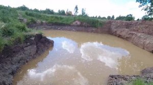 Копаем свой пруд на даче экскаватором. Пруд для рыбы и раков. Digging a pond. Пруд на своём участке