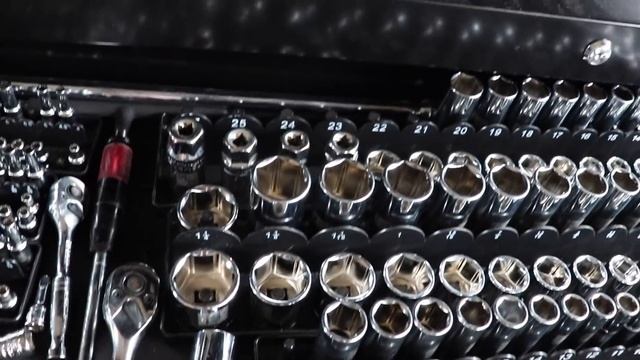 What's Inside My Toolbox? - Toolbox Tour смотреть онлайн