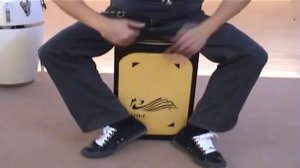 Так  играют профи на кахоне.