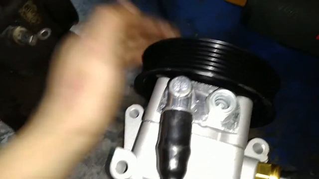 Замена штуцера насоса ГУР форд фокус 2 Ford Focus II Power Steering Pump смотреть онлайн