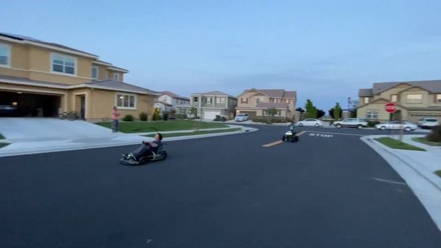 Cyberquad vs Ninebot GoKart Pro (Track Mode) смотреть онлайн