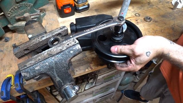 How To Remove/Install a Power Steering Pump Pulley смотреть онлайн