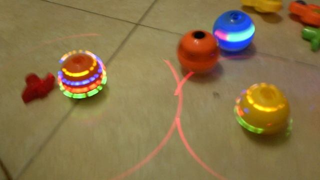 Musical Flashing Light Up Spinning Tops Spinning! смотреть онлайн