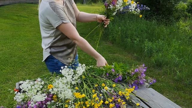 Как сделать букет из полевых цветов.Field spiral bouquet. смотреть онлайн