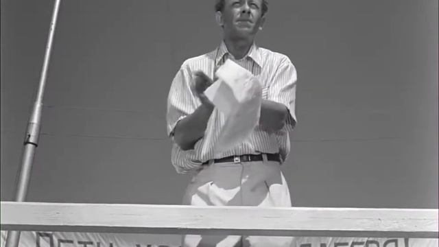 Здесь зрители аплодируют, аплодируют. Кончили аплодировать. смотреть онлайн