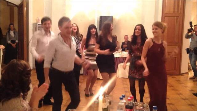 Танец- подарок от друзей на свадьбу Карповым Алисе и Саше