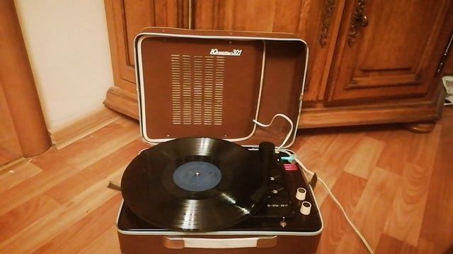 Ламповый проигрыватель Юность-301 в работе. смотреть онлайн