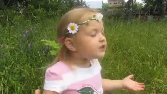 Девочка рассказывает стих про доброту. смотреть онлайн