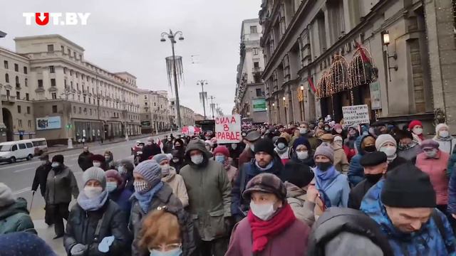Людей на марше попытались не пустить в подземный переход смотреть онлайн