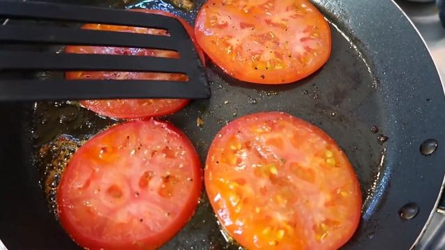 У вас есть один помидор и яйца? Недорогой и вкусный рецепт