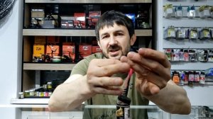 приманка на форель ! как прицепить силикон на крючок !
