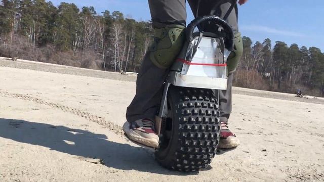 CLOSE UP off-road EUC on soft sand - Bublik-18 на мягком песке КРУПНЫМ ПЛАНОМ смотреть онлайн