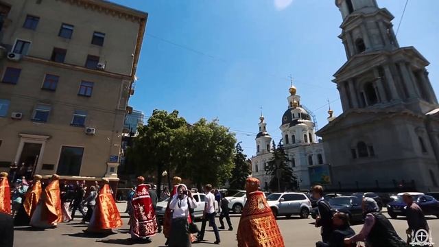 Тысячи верующих и сотни детей прошли крестным ходом улицами Харькова смотреть онлайн