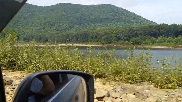 Дорога в парк Драконов и в бухту острова Петрова.