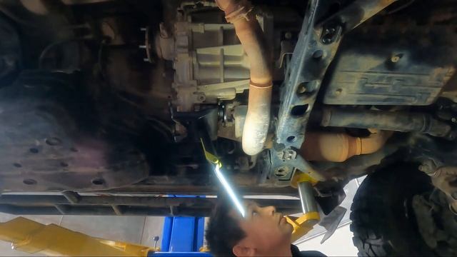 REMOVING TRANSMISSION | TOYOTA | LANDCRUISER PRADO 4X4 V6 | REAR MAIN SEAL смотреть онлайн