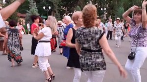 А НАСТОЯЩАЯ ПОДРУГА! ТАНЦЫ В ПАРКЕ ГОРЬКОГО ХАРЬКОВ 2021