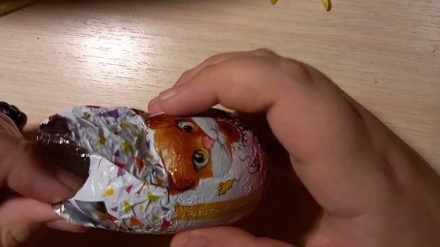 Распаковка шоколадных яиц ,,Забавный сюрприз " ,,щенки и котята " смотреть онлайн