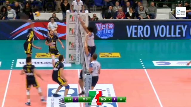 Earvin Ngapeth KNOCKED OUT Nikola Jovovic смотреть онлайн