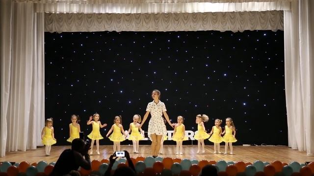 Солнечные зайчики.Тренер:Радмила Калилина.Kids Fest All Stars Dance Centre 2016 смотреть онлайн