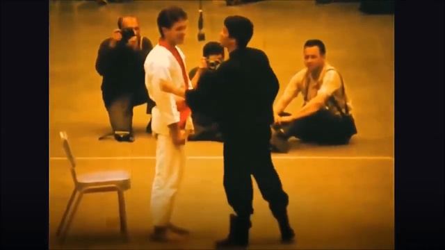 Брюс Ли реальный бой плюс демонстрация навыков.