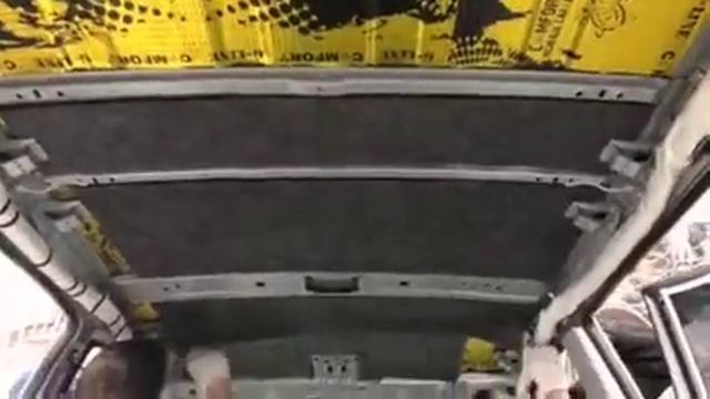 Клеим шумку - крыша большая, усилители поперечные, дребезжащего железа между ними полным-полно