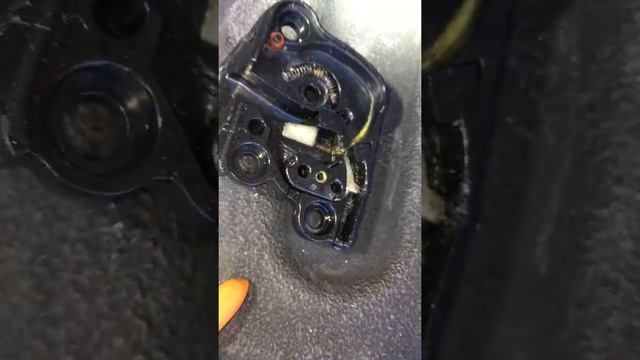 1994 Landcruiser 80 Series back door latch will not open. смотреть онлайн