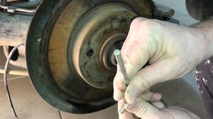 Пежо 408. Замена датчика ABS.