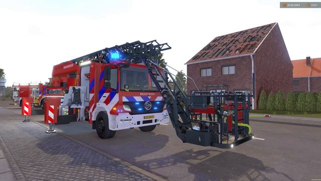 Emergency Call 112 - NEW Ladder Truck Mission Roof Fire! 4K смотреть онлайн