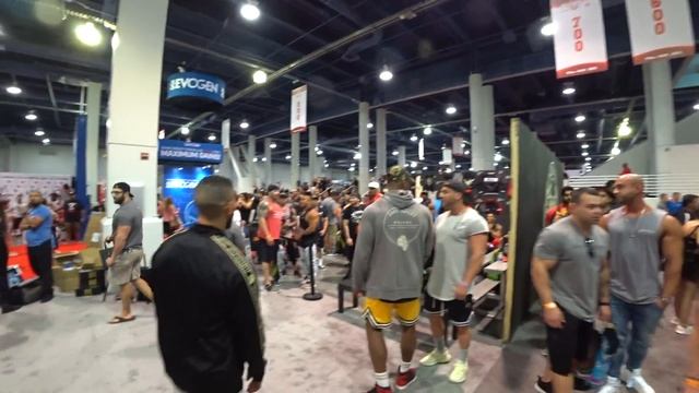 WHATSUPP MR. OLYMPIA: Roid Rage Fists Fly at The 2018 Olympia Expo смотреть онлайн