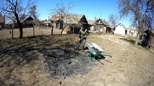 САЖАЕМ ДЕРЕВЬЯ, ВИНОГРАД | УБОРКА САДА | АПРЕЛЬ смотреть онлайн