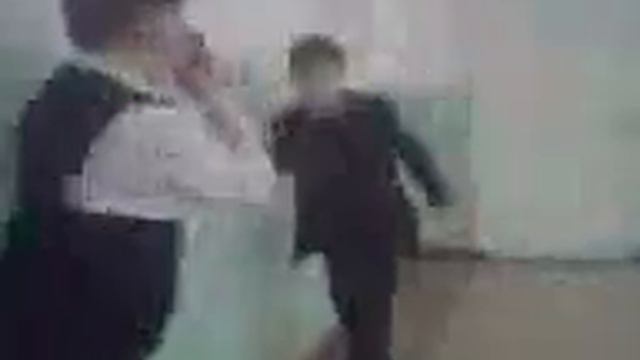 Удар головой об пол... смотреть онлайн