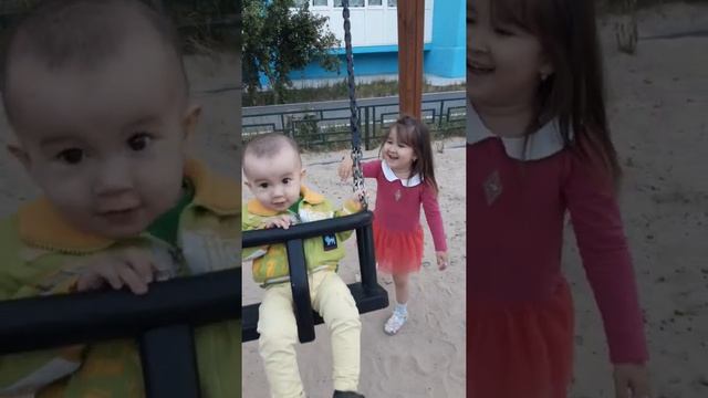 Как правильно ходить по подиуму? смотреть онлайн