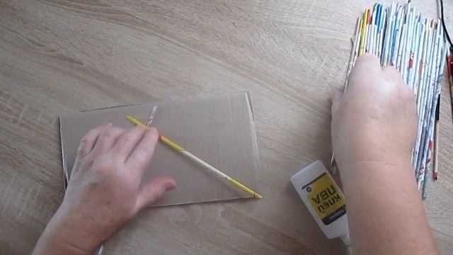 Подставка для столовых приборов из газетных трубочек/Рукоделие смотреть онлайн