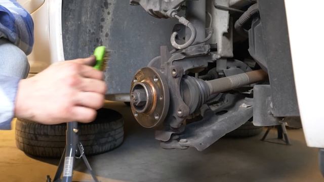 How to replace the front brake discs and pads PEUGEOT 207 ? смотреть онлайн