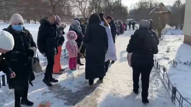 Облили водой. Крещение 2021. Прорубь смотреть онлайн