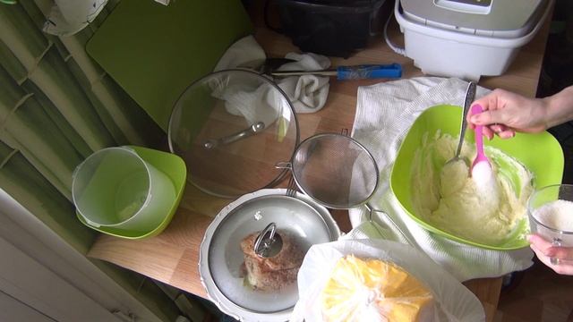 Сырники с изюмом — самый простой рецепт / Russian Syrniki with raisin смотреть онлайн