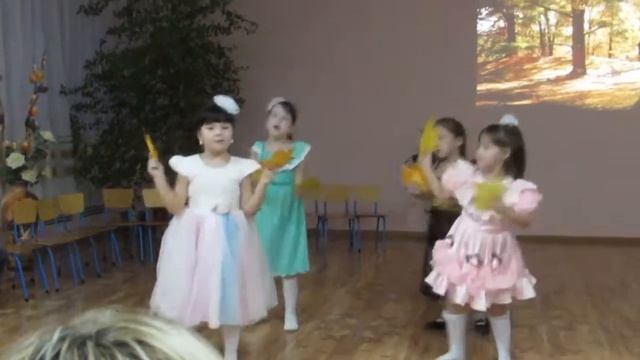 Танец осенних листочков смотреть онлайн