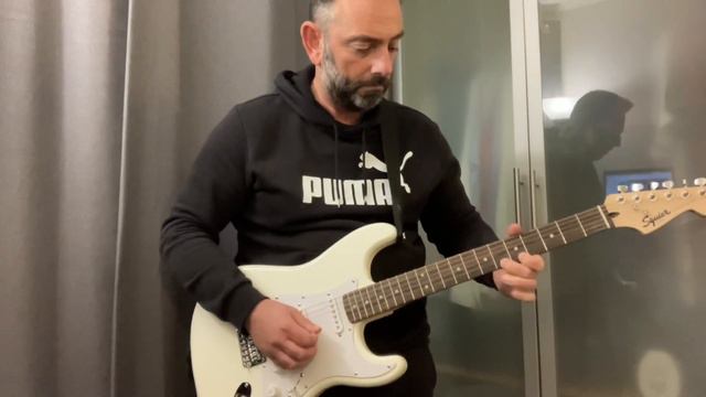 Fender Mustang LT25 amp and Squier Bullet Strat, ‘Fender Clean’ channel. All pickups sound demo смотреть онлайн