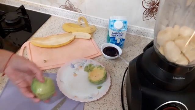 ПОЛЕЗНЫЙ И ВКУСНЫЙ СМУЗИ ИЗ БАНАНА И АВОКАДО С КЕФИРОМ БЫСТРЫЙ ПП ЗАВТРАК В БЛЕНДЕРЕ. смотреть онлайн